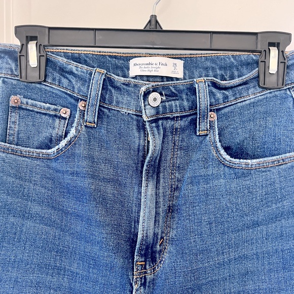 Abercrombie Ultra High Rise Ankle Straight Jeans - Picture 4 of 4
